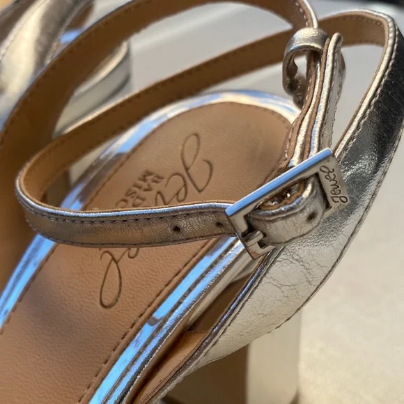 Jewel Badgley Mischka Christen Metallic Knotted Block
Heel Sandal - Picture 11 of 14